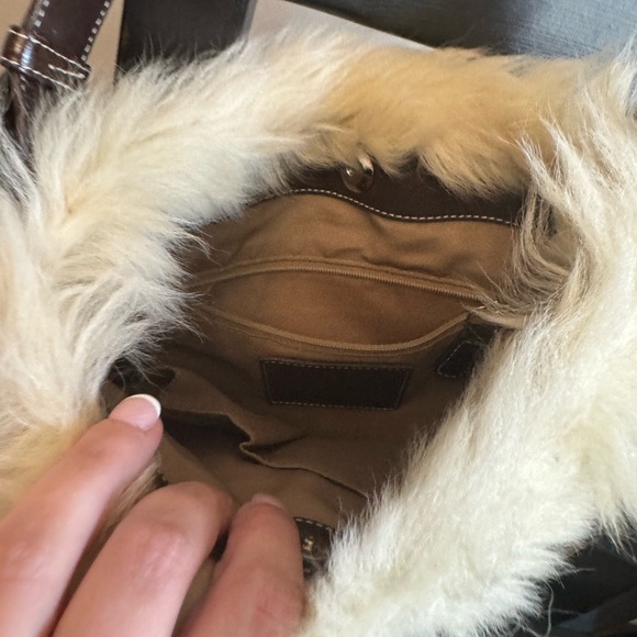 Barely used coach handbag with fur trim - Picture 3 of 3